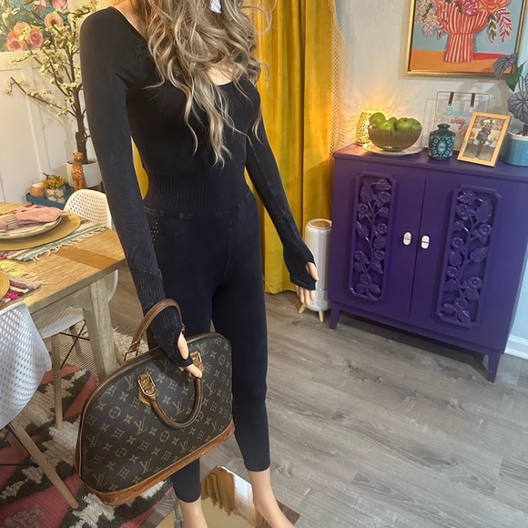 AUTHENTIC LOUIS VUITTON “Alma” purse - bottom damaged - Picture 2 of 16